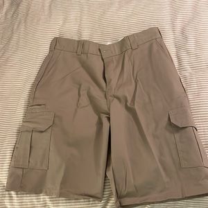 Men’s Dickes Cargo shorts, size 36